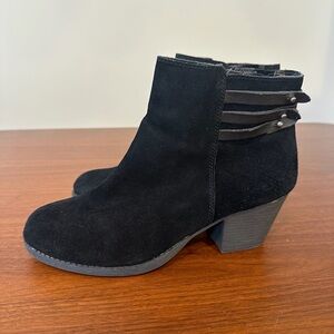 White Mountain Black Suede Anke Boots Comfy! 2.5” Heel sz 10